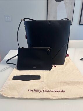 Oleada Marina Bucket Bag Smooth Black Leather
